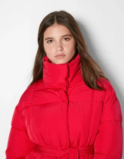 BERSHKA Abrigo puffy efecto nylon cinturón Rojo Cheap
