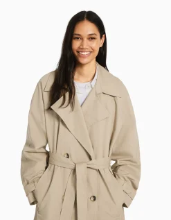 BERSHKA Abrigo trench algodón Camel Hot