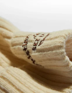 BERSHKA Beanie bordado rib Crudo Best Sale