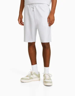 BERSHKA Bermuda felpa efecto lavado Blanco Store