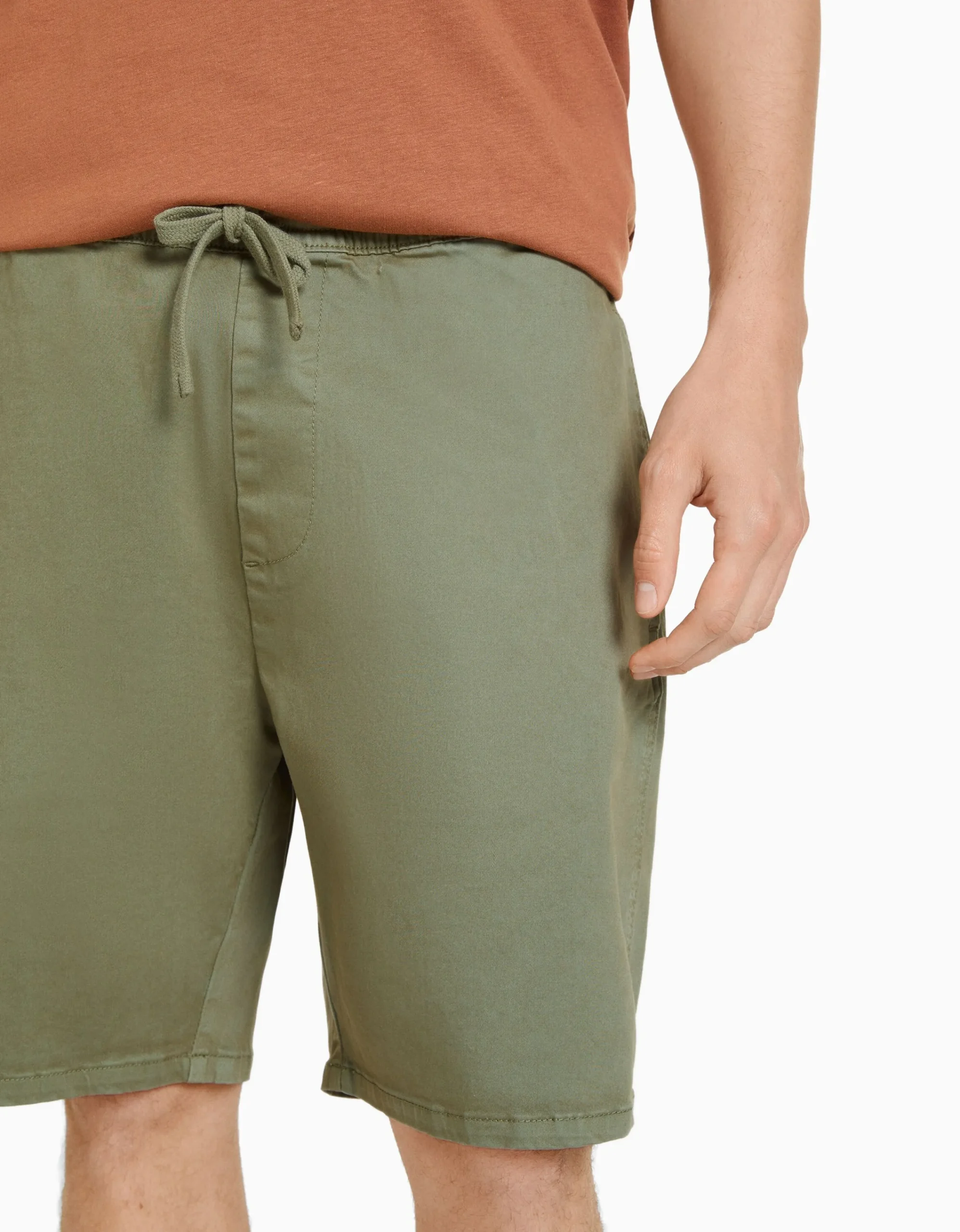 BERSHKA Bermuda jogger Kaki Clearance