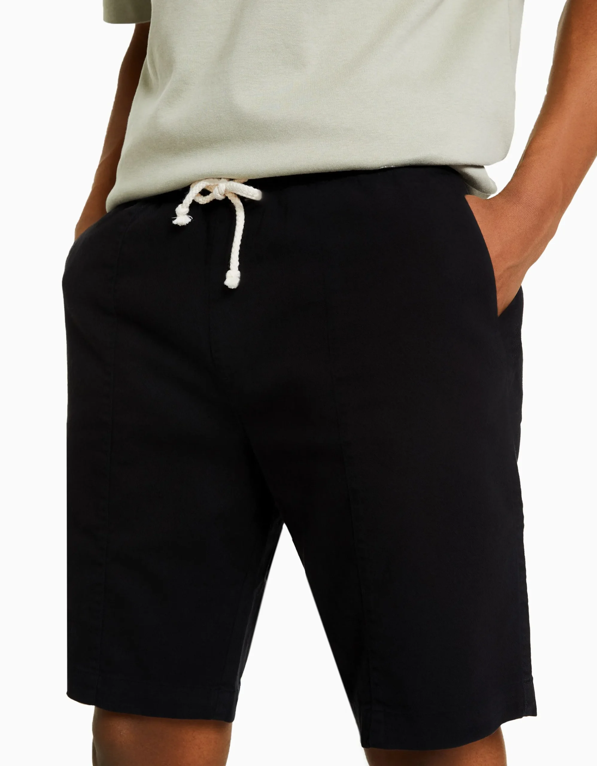 BERSHKA Bermuda jogger efecto rústico Blanco Store