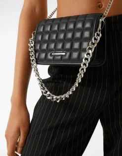 BERSHKA Bolso acolchado cadena Crudo Clearance