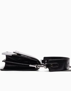 BERSHKA Bolso caja textura asa Negro Cheap