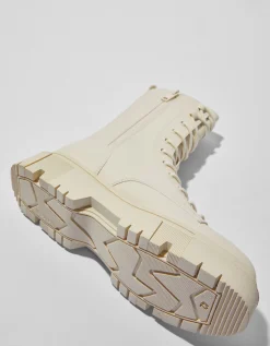 BERSHKA Botas acordonadas suela track hombre Crudo New