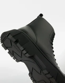 BERSHKA Botas acordonadas suela track hombre Negro Online
