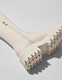 BERSHKA Botas planas XL suela track Crudo Online