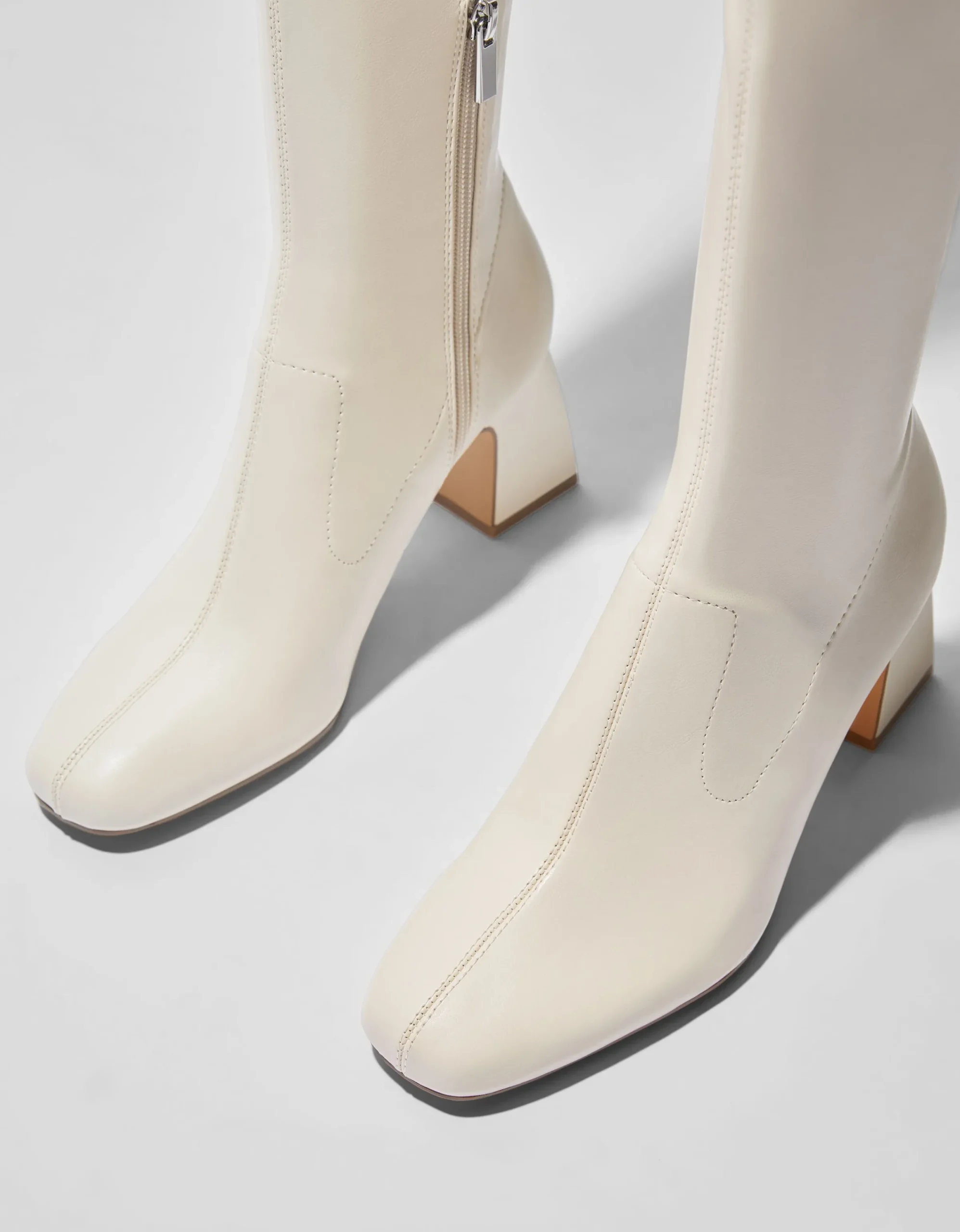 BERSHKA Botas XL tacón medio Negro Sale