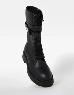 BERSHKA Botines planos acordonados de caña alta Negro Online