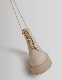BERSHKA Botines planos acordonados Crudo New