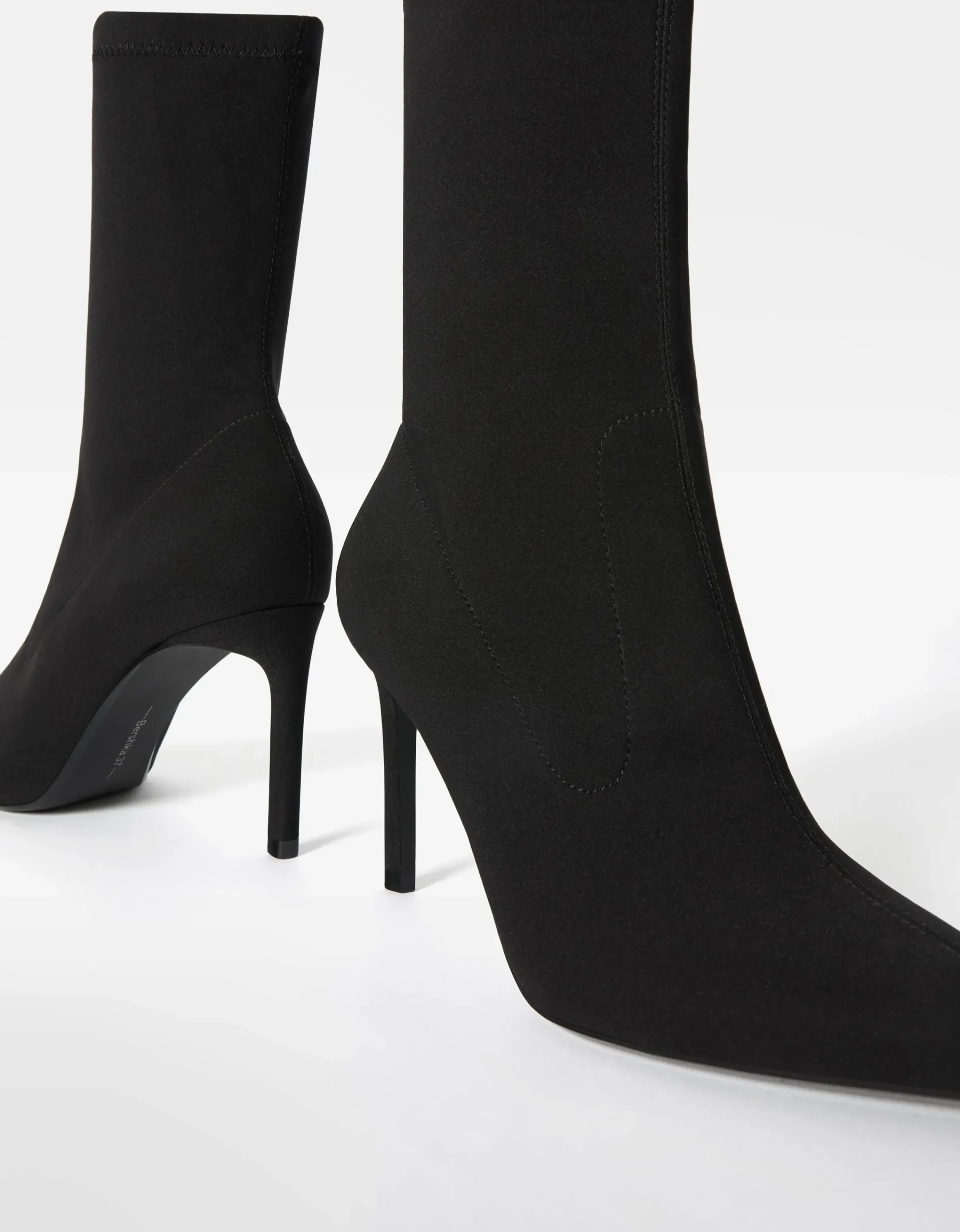 BERSHKA Botines tacón ajustados Negro Clearance