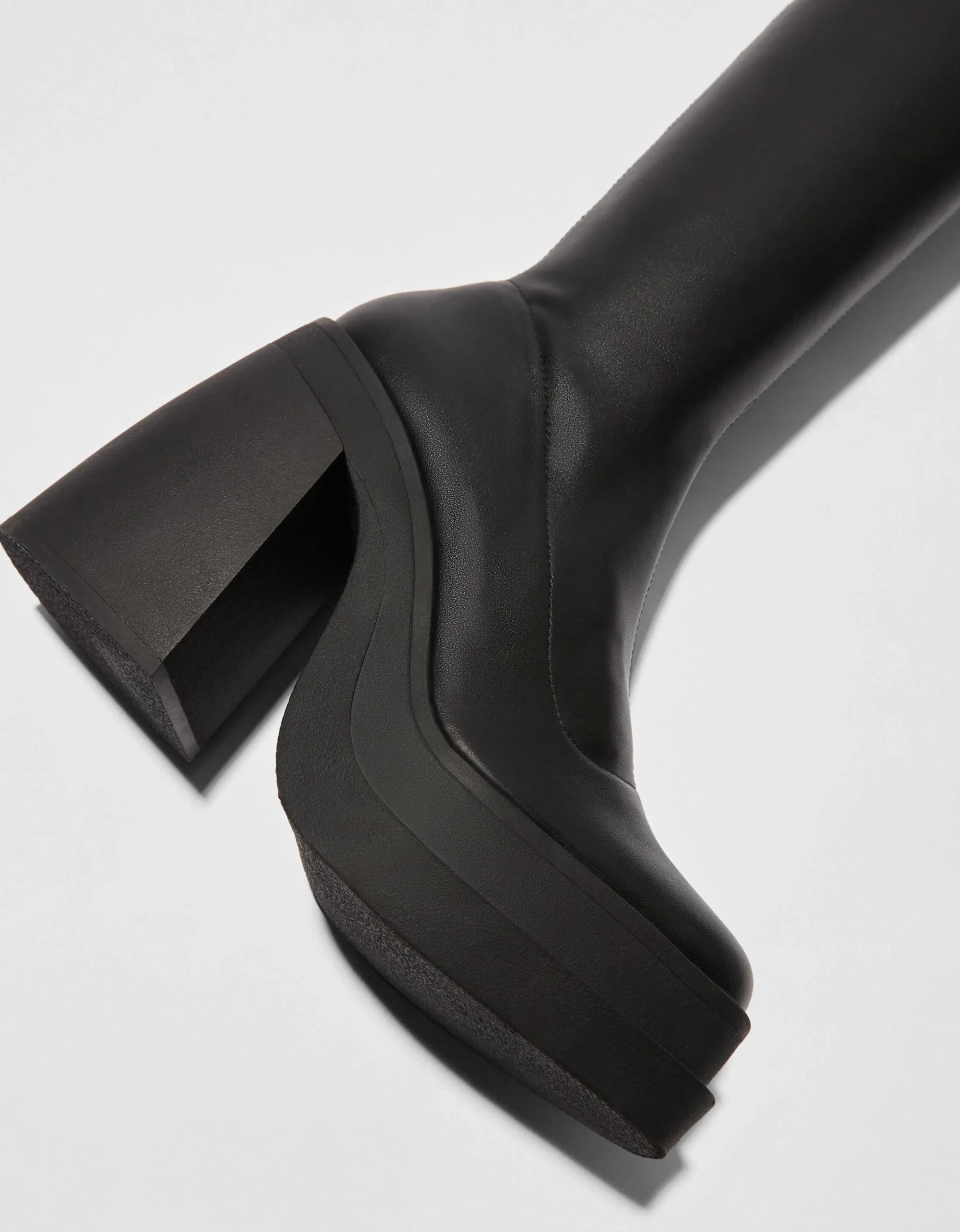 BERSHKA Botines tacón plataforma ajustados Negro Sale