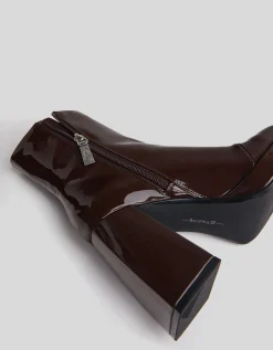 BERSHKA Botines tacón plataforma charol Marrón Store