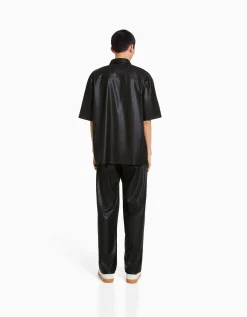 BERSHKA Camisa manga corta efecto piel Negro Hot
