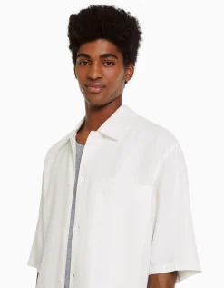 BERSHKA Camisa manga corta relaxed fit Blanco Cheap