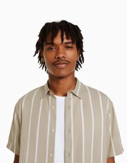 BERSHKA Camisa manga corta sarga rayas Blanco / Negro Store