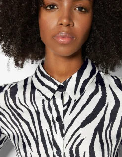 BERSHKA Camisa manga larga cropped satinada ajustada Rojo Sale
