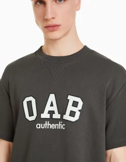 BERSHKA Camiseta felpa print varsity Gris Best