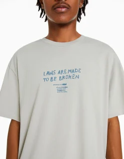BERSHKA Camiseta manga corta boxy fit lettering Piedra Cheap