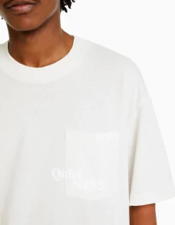 BERSHKA Camiseta manga corta boxy fit bolsillo Blanco Hot