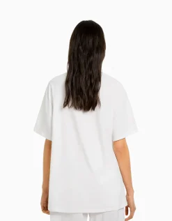 BERSHKA Camiseta manga corta oversize print TOKYO REVENGERS Blanco roto Discount