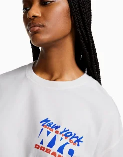 BERSHKA Camiseta manga corta print Blanco roto Fashion