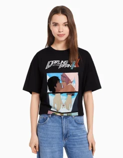 BERSHKA Camiseta manga corta print Darling in the Franxx Negro Clearance