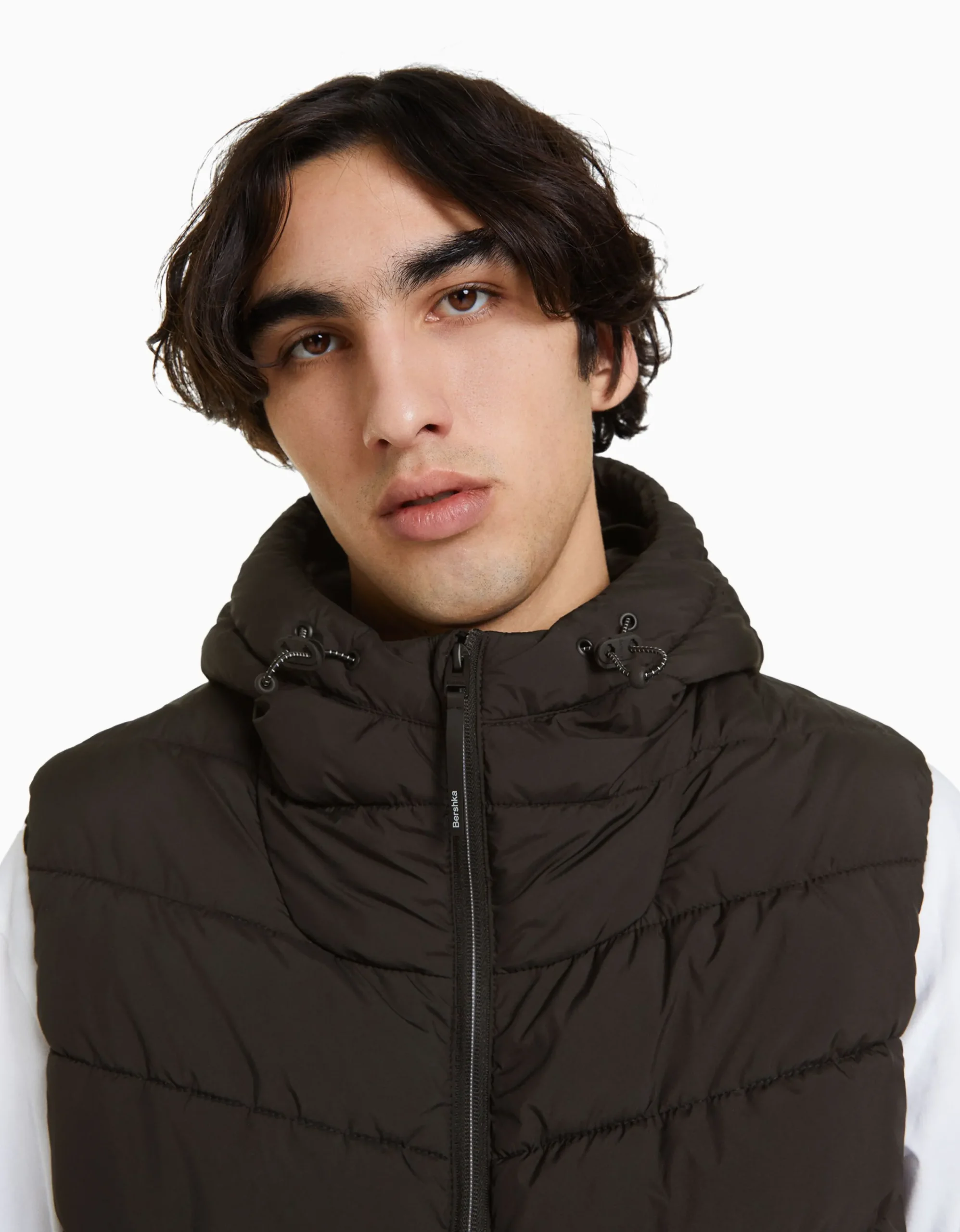 BERSHKA Chaleco capucha acolchado Negro Sale