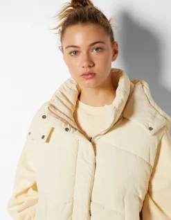 BERSHKA Chaleco capucha puffy oversize Crudo Fashion