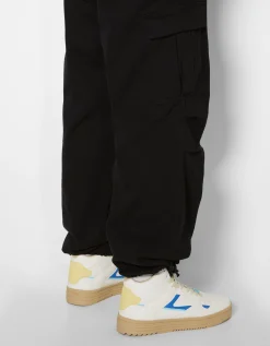 BERSHKA Jeans cargo parachute Negro Store