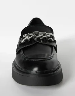 BERSHKA Mocasín detalle cadena Negro Store
