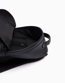 BERSHKA Mochila efecto piel Negro New