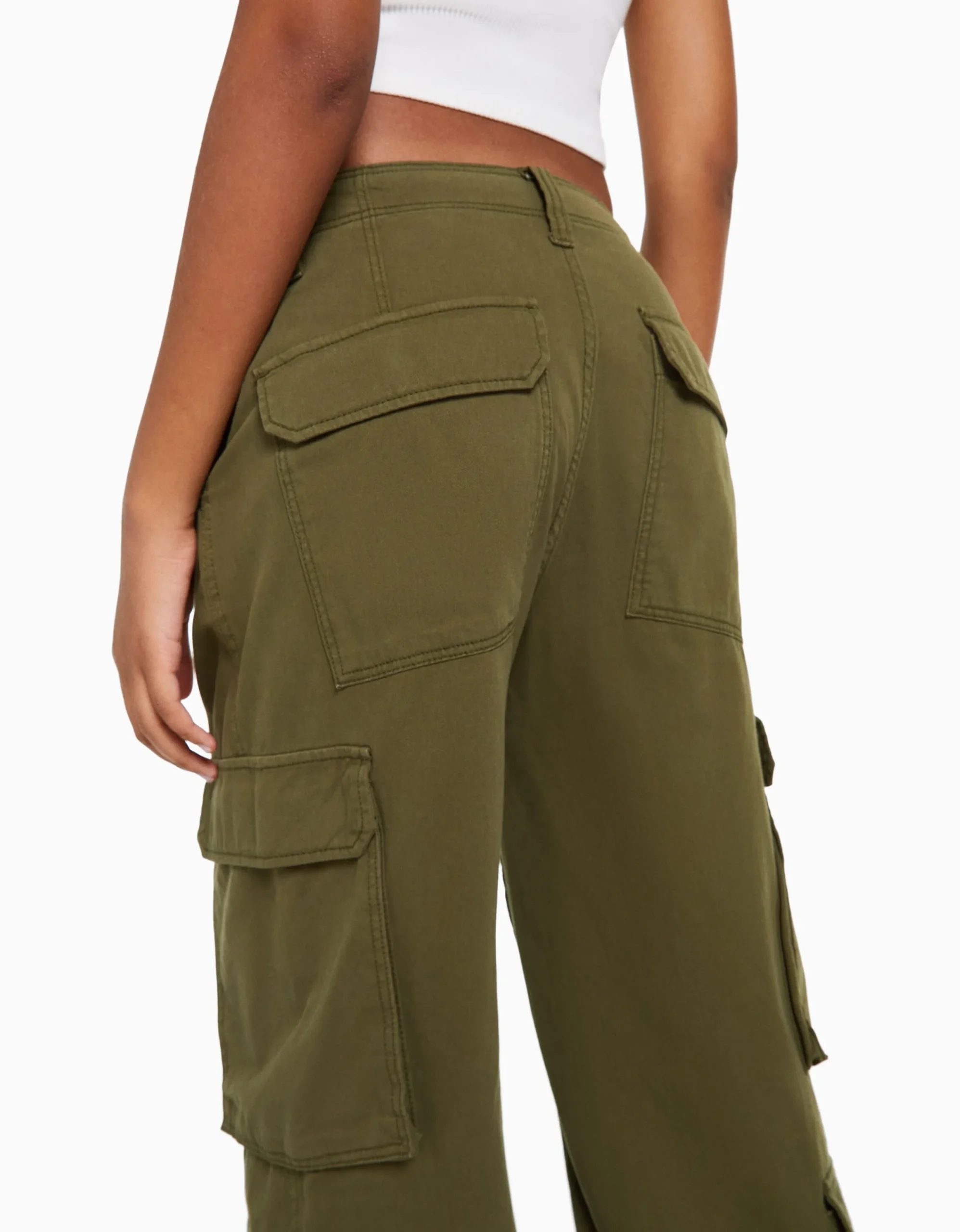 BERSHKA Pantalón cargo sarga multipocket ajustable Kaki Shop