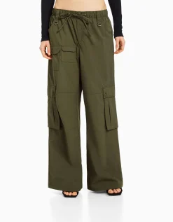 BERSHKA Pantalón cargo wide leg multipocket Kaki Store