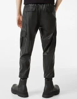 BERSHKA Pantalón jogger cargo efecto piel Negro Flash Sale
