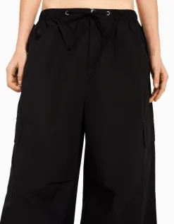BERSHKA Pantalón jogger cargo parachute Negro Flash Sale