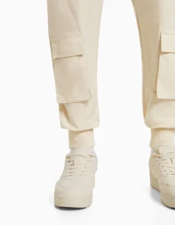 BERSHKA Pantalón jogger multicargo técnico Arena Clearance
