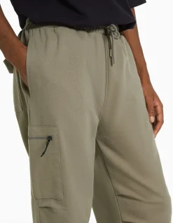 BERSHKA Pantalón parachute felpa bolsillo cremallera Kaki Sale