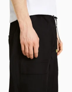 BERSHKA Pantalón parachute TOKYO REVENGERS Negro Best
