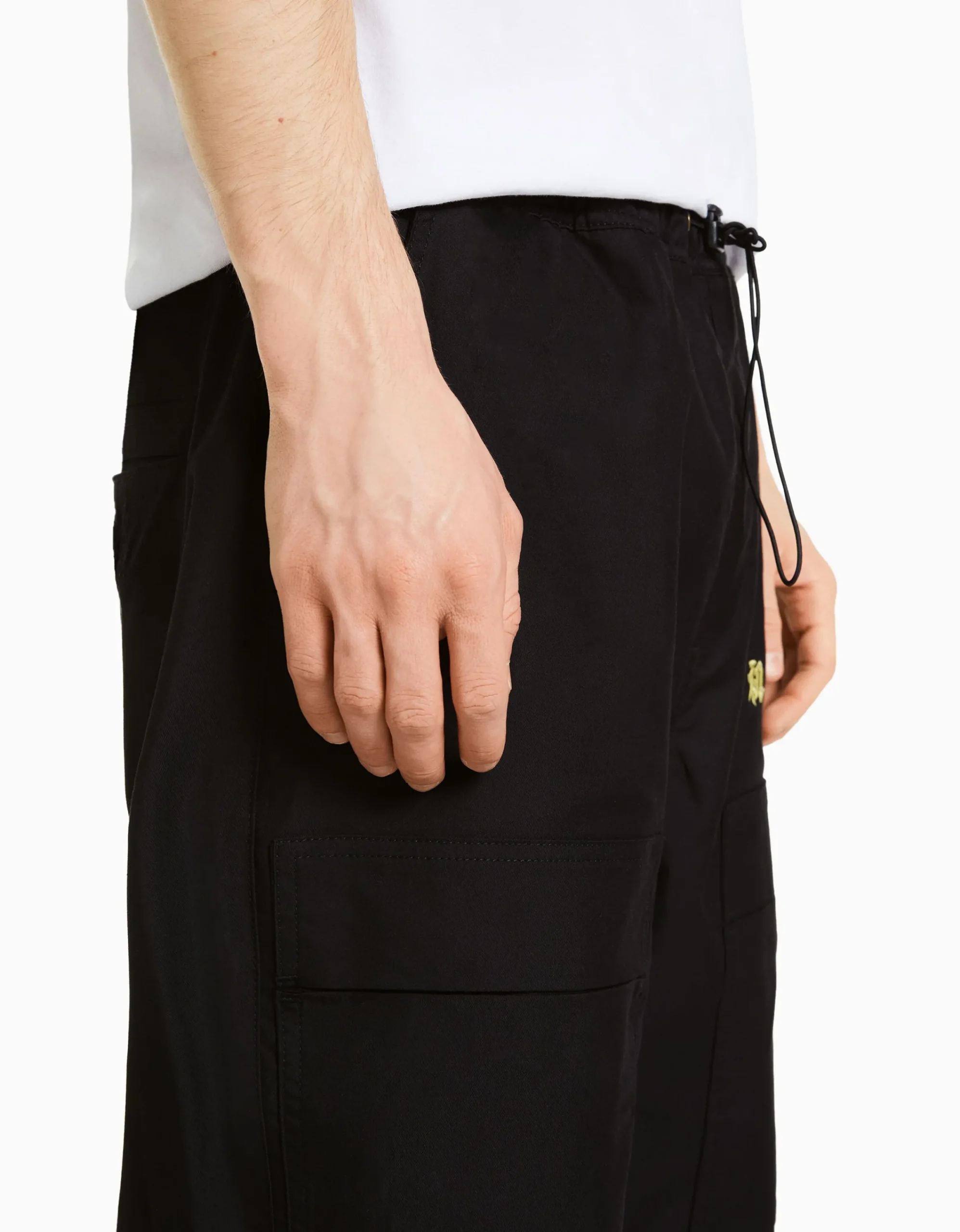 BERSHKA Pantalón parachute TOKYO REVENGERS Negro Best