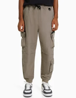 BERSHKA Pantalón técnico jogger multicargo Camel Hot