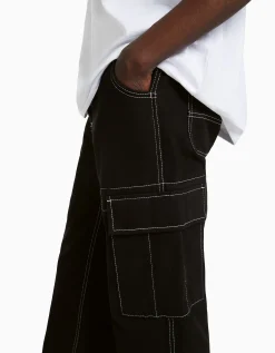 BERSHKA Pantalón wide cargo hilo contraste Negro Store