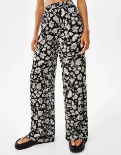 BERSHKA Pantalón wide leg bámbula print flores Blanco / Negro Outlet