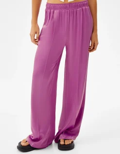 BERSHKA Pantalón wide leg satinado goma cintura Blanco / Negro Clearance