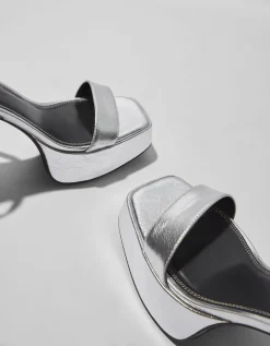 BERSHKA Sandalia tacón forma metalizada Plata Outlet