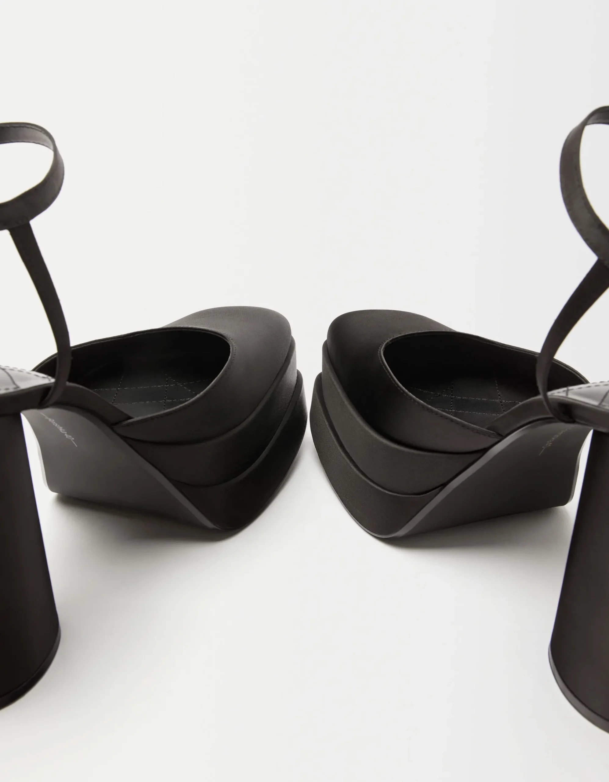 BERSHKA Sandalia tacón plataforma XL Negro Best