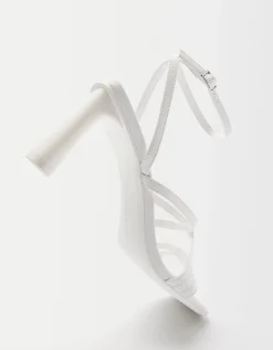 BERSHKA Sandalia tacón tiras pulsera Blanco Outlet