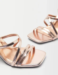 BERSHKA Sandalia tacón tiras pulsera Oro Outlet