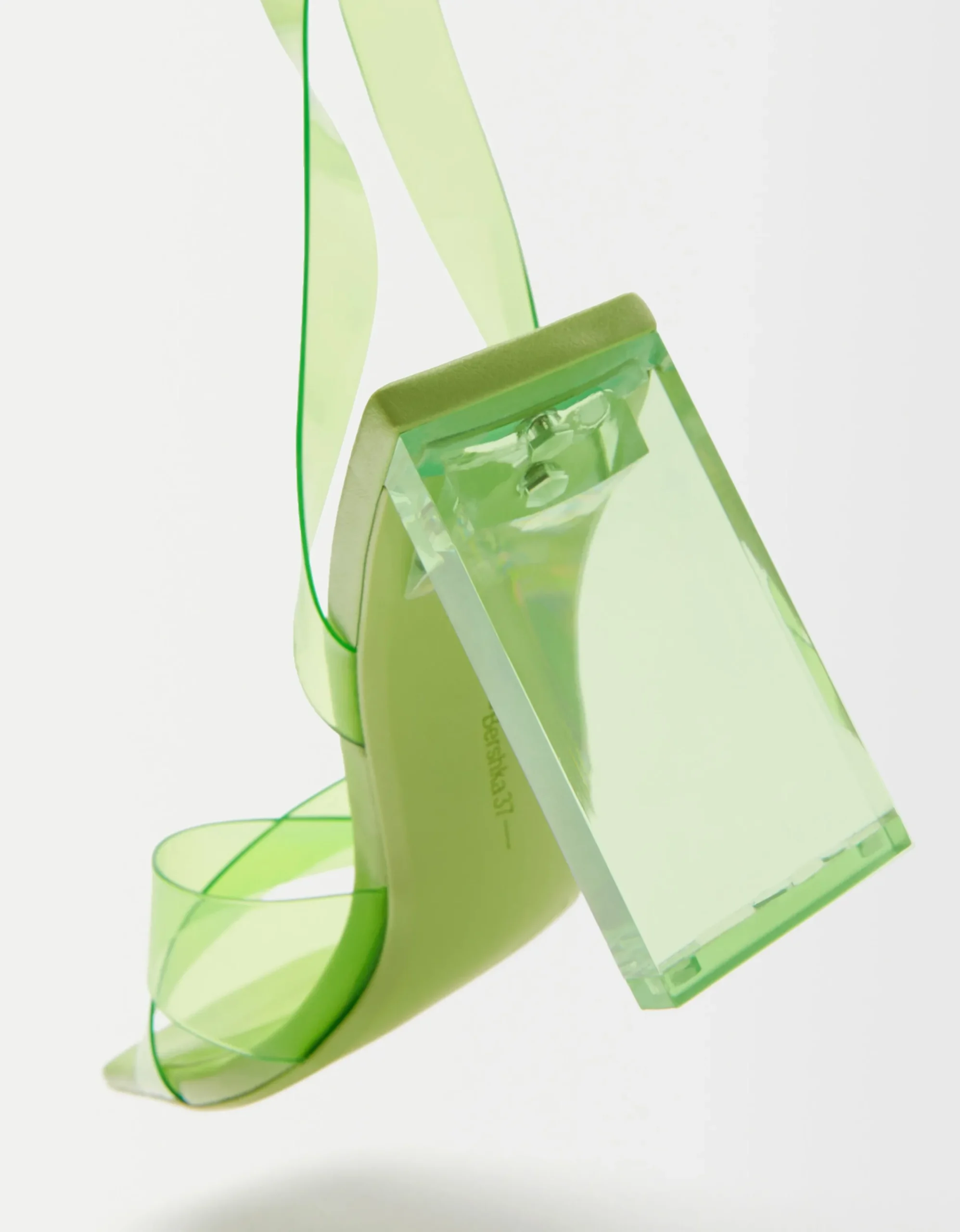 BERSHKA Sandalia vinilo tacón metacrilato Verde Best