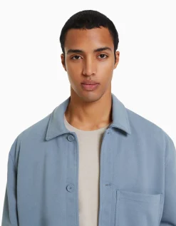 BERSHKA Sobrecamisa efecto ante Azul Online